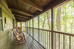 Property grounds - Perfect Cabin in the Woods! HOT TUB &  Game Room! (Sevierville)