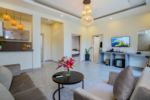 42-inch LCD TV with cable channels - Rainforest Hotel by NSUN  (Kampot)