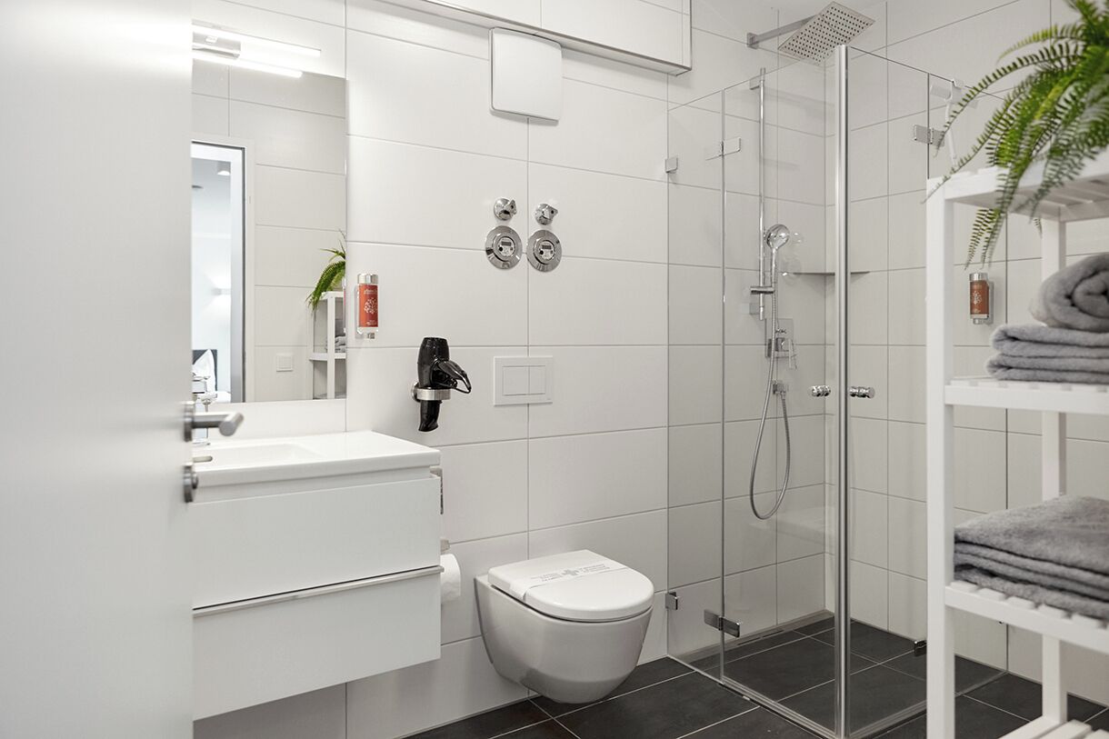 Grand-Studio, Nichtraucher, eigenes Bad | Badezimmer | Dusche, Haartrockner, Handtücher, Seife