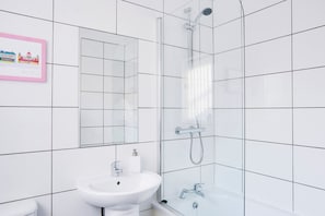 Hair dryer, towels, soap - Cosy 3 bedroom house near Anfield Stadium (Liverpool)