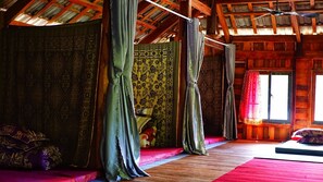 Dormitori compartit bàsic | Matalassos d'escuma viscoelàstica, wifi gratuïta i roba de llit 