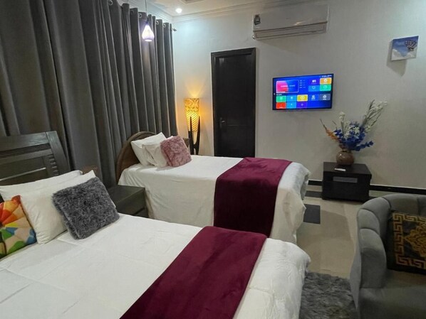 Minibar, soundproofing, iron/ironing board, free WiFi - Lifestyle Guest House (Islamabad)