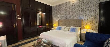 Minibar, soundproofing, iron/ironing board, free WiFi