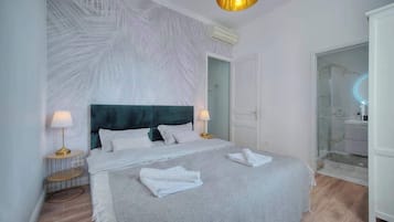 4 bedrooms, desk, iron/ironing board, travel crib