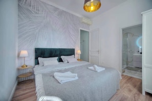 4 bedrooms, desk, iron/ironing board, travel cot
