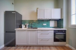 Fridge, microwave, oven, stovetop - Oasis du Sud 4 beds 4 baths 10 min from Palais (Cannes)