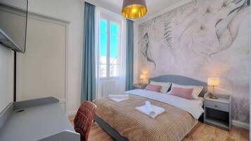 4 bedrooms, desk, iron/ironing board, travel crib