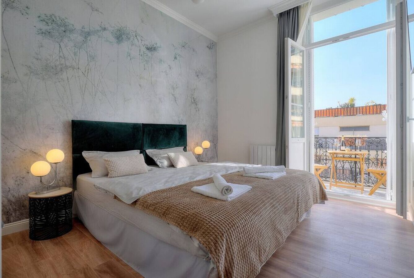 4 bedrooms, desk, iron/ironing board, travel crib