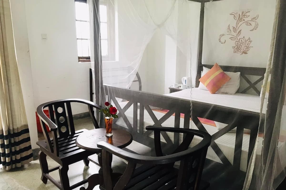 Deluxe Double Room | In-room dining