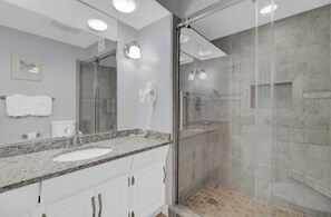 Interior - 103 H Tidewater by Avantstay Walk to Beach Community Pool (Isle of Palms)