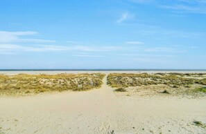 Interior - 103 H Tidewater by Avantstay Walk to Beach Community Pool (Isle of Palms)