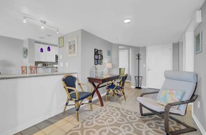 Interior - 103 H Tidewater by Avantstay Walk to Beach Community Pool (Isle of Palms)