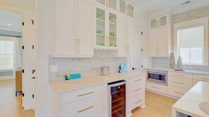 House (5 Bedrooms) | Private kitchen | Fridge, microwave, oven, coffee/tea maker - 311 Carolina by Avantstay Rooftop Ocean Views w/ Pool (Isle of Palms)