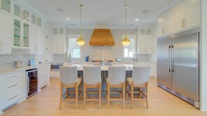 House (5 Bedrooms) | Interior