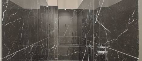 Luxury Loft, 2 Bedrooms, 2 Bathrooms | Bathroom | Shower, free toiletries, hair dryer, towels