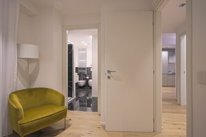 Luxury-Apartment, 3 Schlafzimmer, 2 Bäder | 2 Schlafzimmer, Schreibtisch, laptopgeeigneter Arbeitsplatz