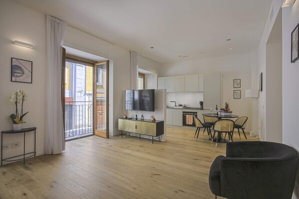 Luxury-Loft, 2 Schlafzimmer, 2 Bäder | Wohnbereich | Fernseher, Streaming-Dienste