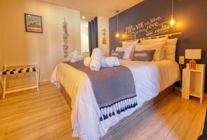 6 bedrooms, in-room safe, desk, iron/ironing board
