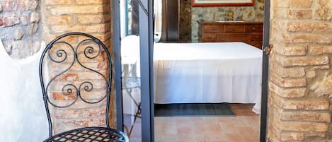 1 bedroom, bed sheets