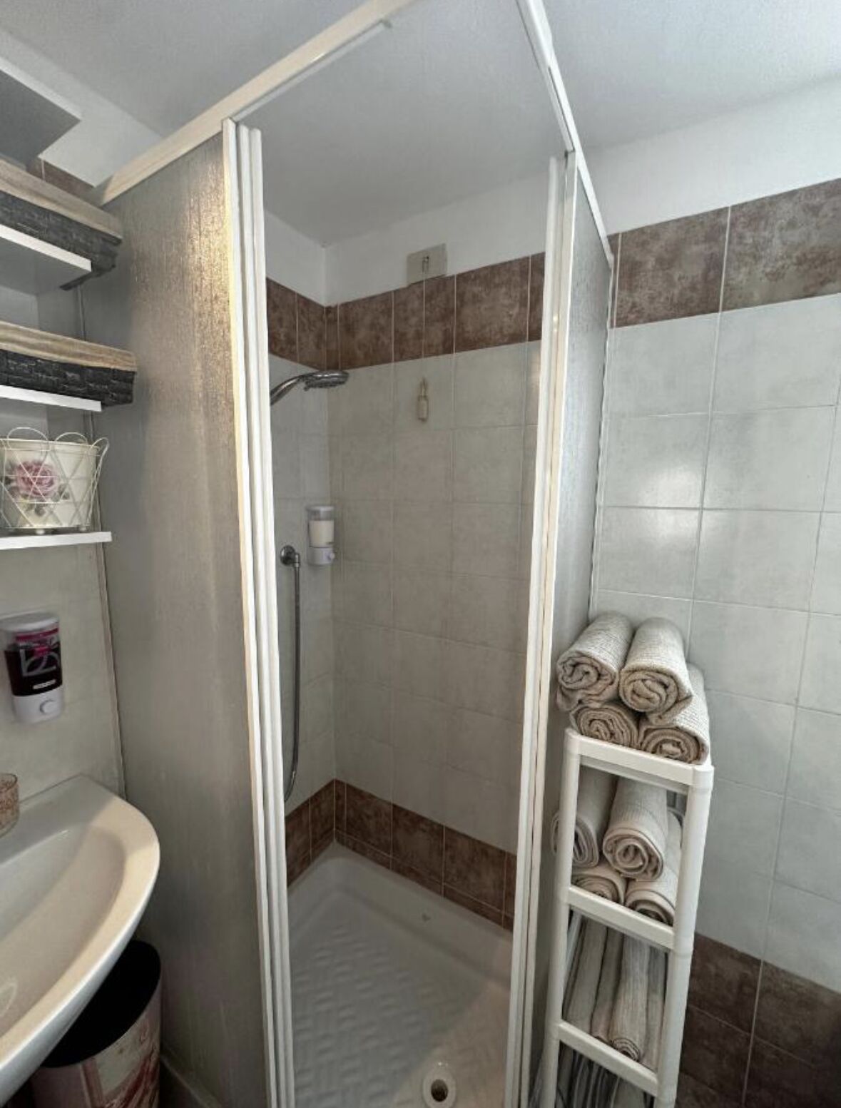 Dusche, Haartrockner, Bidet, Handtücher