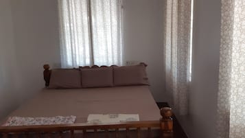 4 bedrooms, iron/ironing board, free WiFi, bed sheets