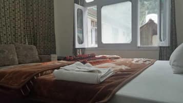 Deluxe Double Room | Iron/ironing board, free WiFi, bed sheets