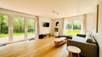 Smart-TV, Kamin, Bücher