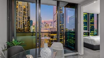 2 bedrooms, iron/ironing board, WiFi