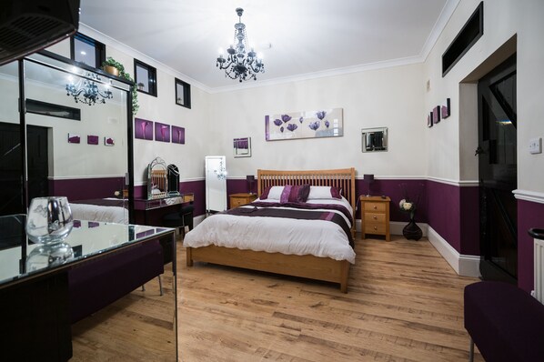 Casa, varias camas | 8 habitaciones, tabla de planchar con plancha y wifi gratis 