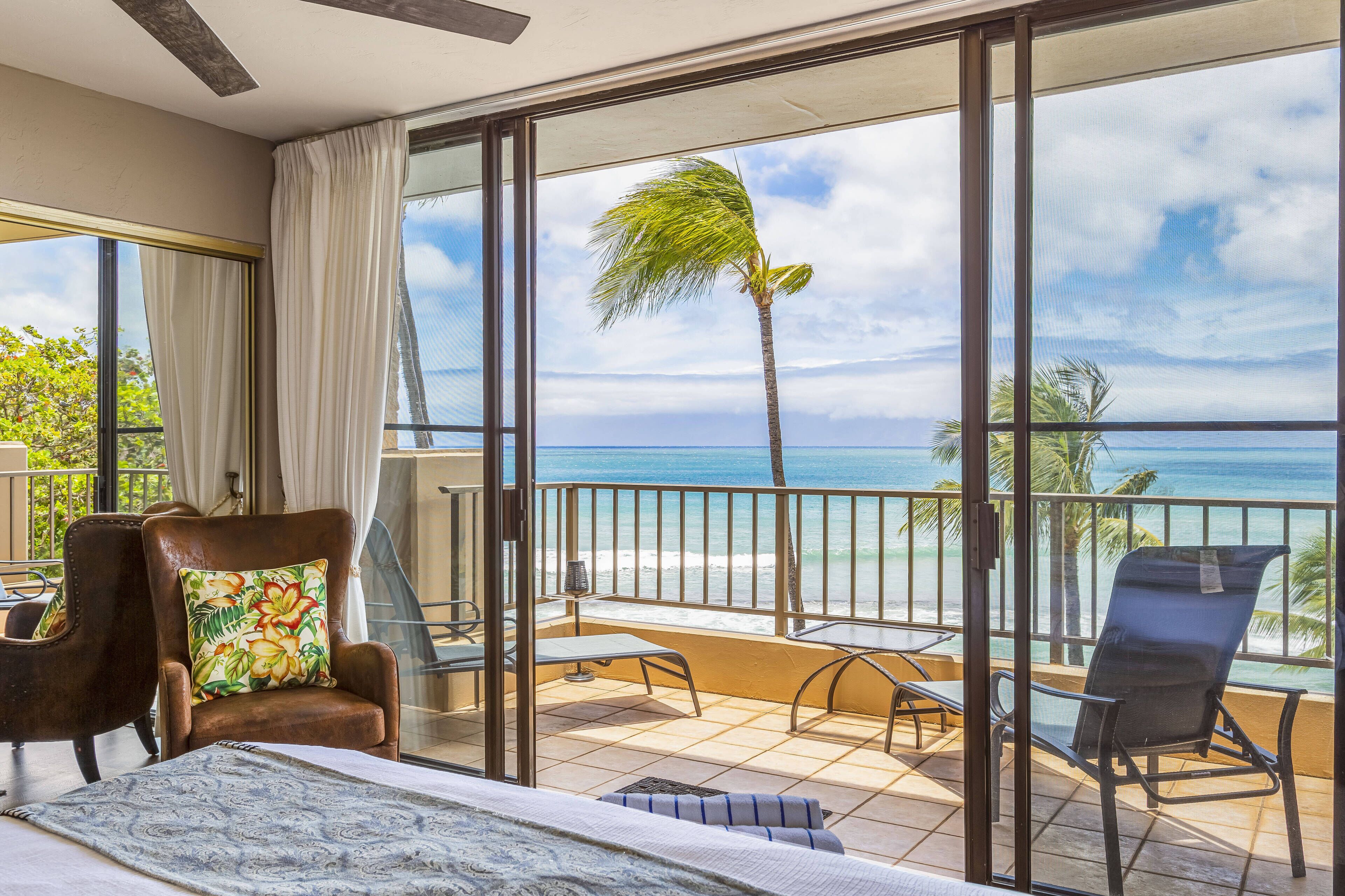 Leilighet, flere senger, spabadekar, havutsikt | Utsikt fra overnattingsstedet