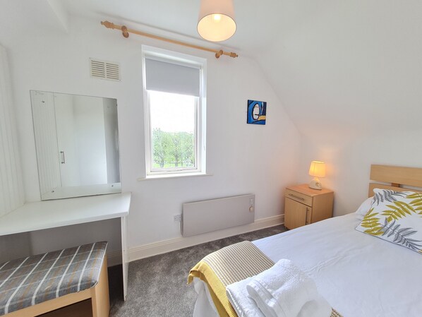 Room - 68 Clifden Glen (Clifden)
