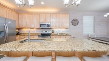 Talo, 3 makuuhuonetta | Yksityinen keittiö | Jääkaappi, uuni, kahvin-/teenkeitin