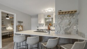 Condo, 2 phòng ngủ | Bếp riêng