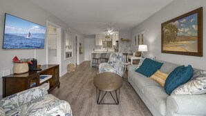 Condo, 2 phòng ngủ | Khu phòng khách