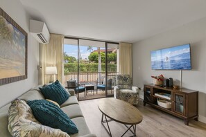 Condo, 2 quartos | Área de estar | Smart TV