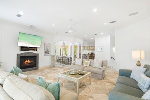 Smart TV - 💎All Decked Out, Destiny By The Sea Stunning, Unobstructed Gulf Views. Pool! (Destin)