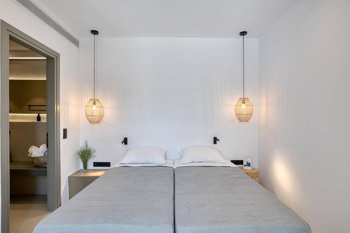 Appartement, uitzicht op tuin | 1 slaapkamer, een kluis op de kamer, een bureau