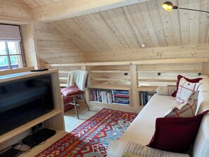 Shower, hair dryer, towels, soap - Gorgeous, truly ski-in ski-out chalet with hot tub, sauna, fabulous views (Les Allues)
