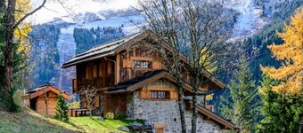 Gorgeous, truly ski-in ski-out chalet with hot tub, sauna, fabulous views