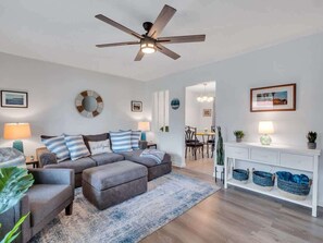 Een televisie en een kantoor