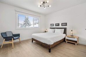 2 makuuhuonetta, työpöytä, silitysrauta/-lauta, ilmainen Wi-Fi