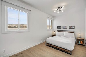 2 bedrooms, desk, iron/ironing board, free WiFi