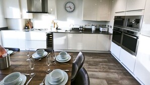 Coffee/tea maker, fridge, microwave, oven - Tolcarne - Perranporth Cornwall (Perranporth)