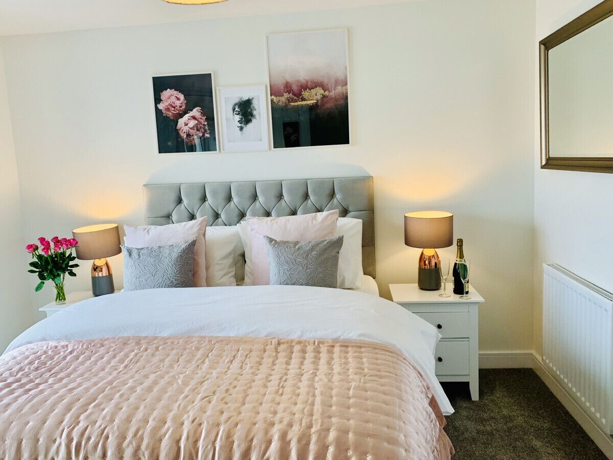 4 habitaciones, escritorio, tabla de planchar con plancha y wifi gratis 