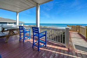 Outdoor dining - Ibiza - Recently updated - Oceanfront Perfection (Surf City)