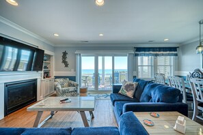 TV, fireplace - Ibiza - Recently updated - Oceanfront Perfection (Surf City)