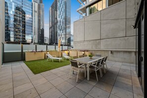 Outdoor dining - Exclusive Stays - Southbank Podium (Southbank)