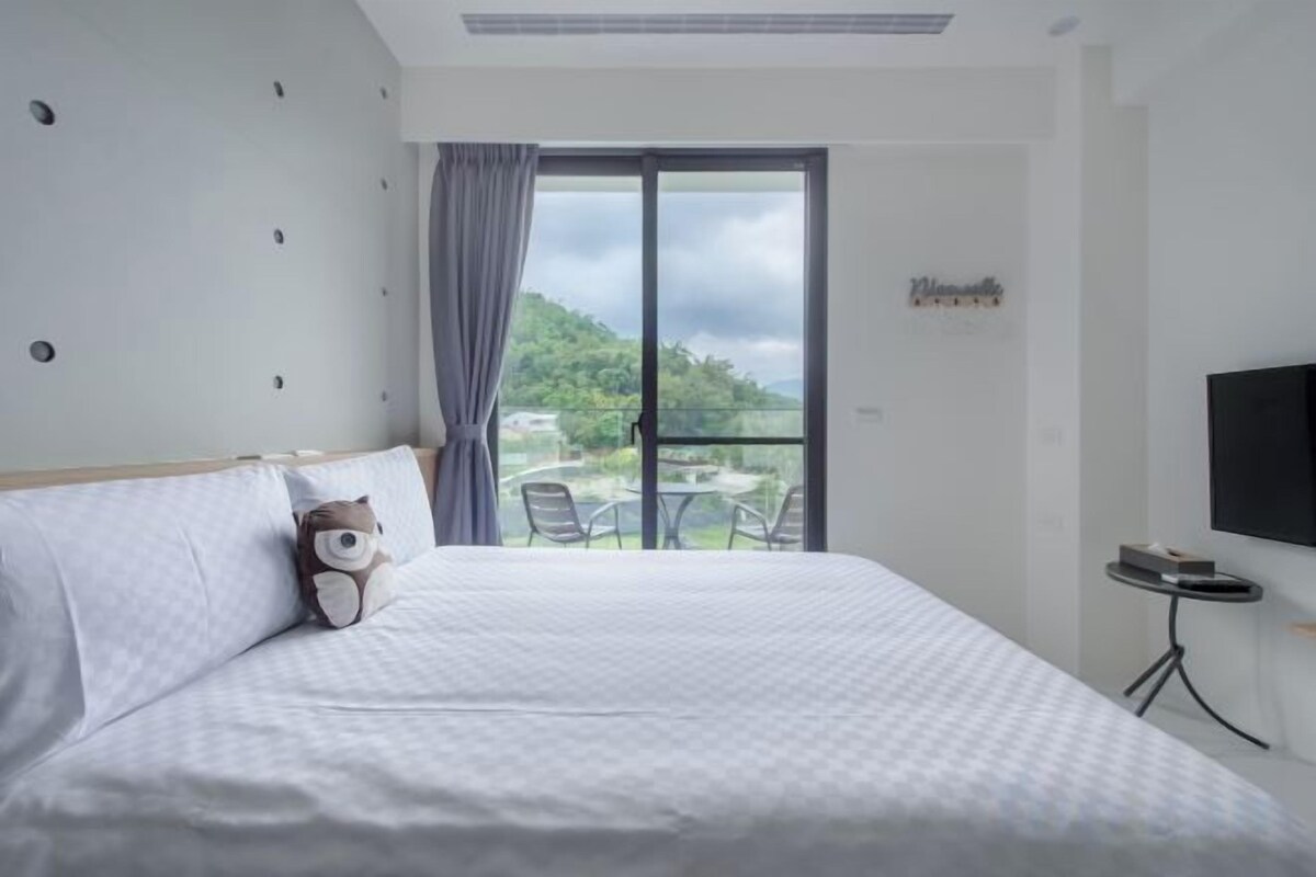 WiFi (free), bed sheets