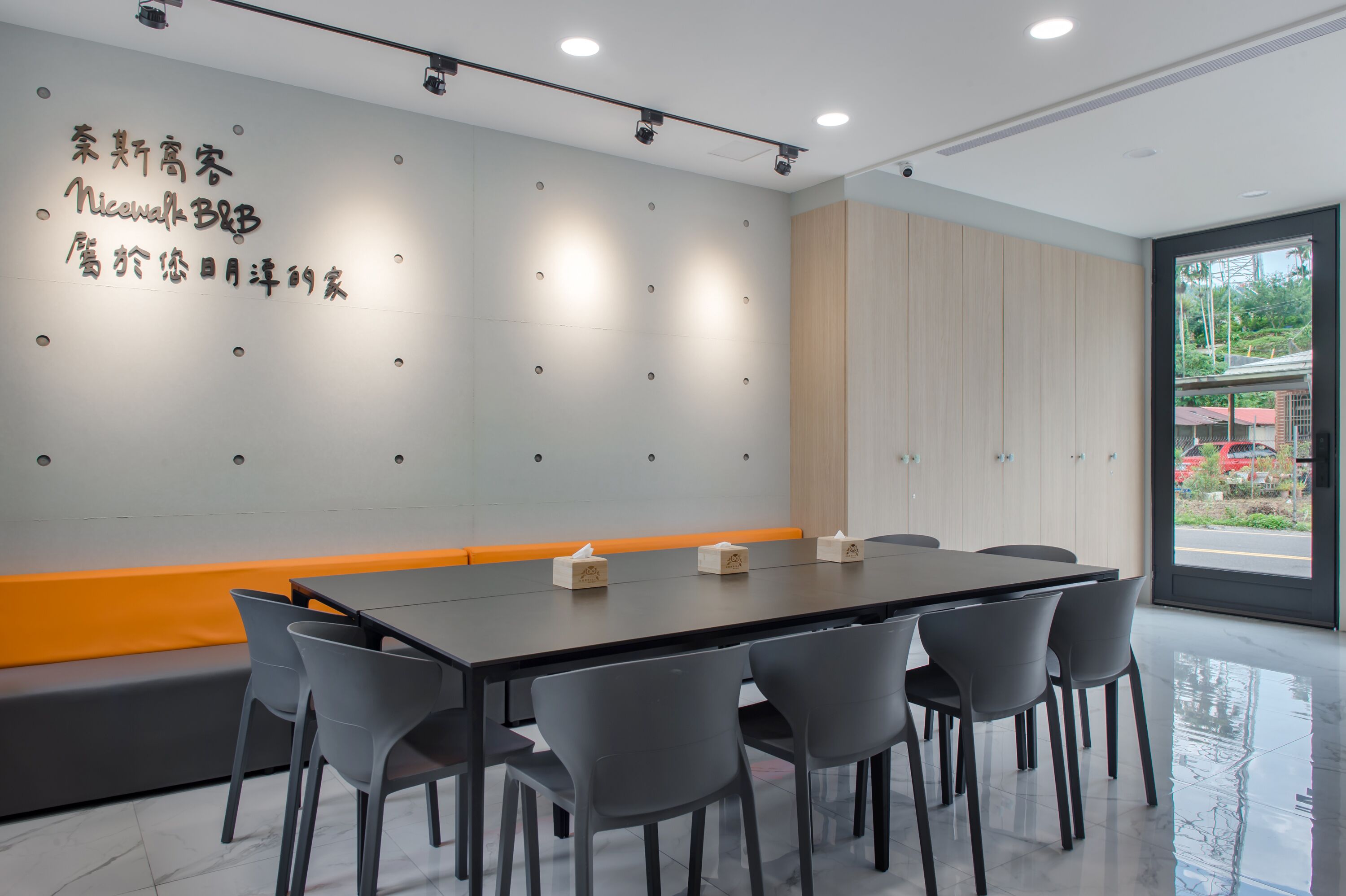 含每日當地特色早餐