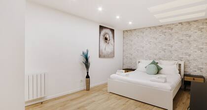 An Exquisite 2-BR house in Marx Dormoy-La Chapelle